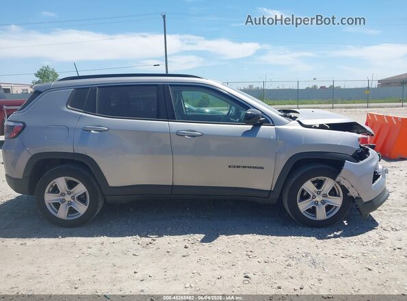 3C4NJDBBXNT231491 2022 JEEP COMPASS Silver Rear interior view