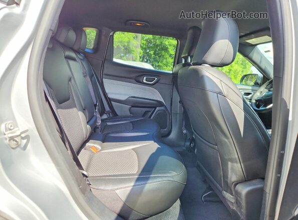 3C4NJDBN0RT124501 2024 JEEP COMPASS Серебряный 