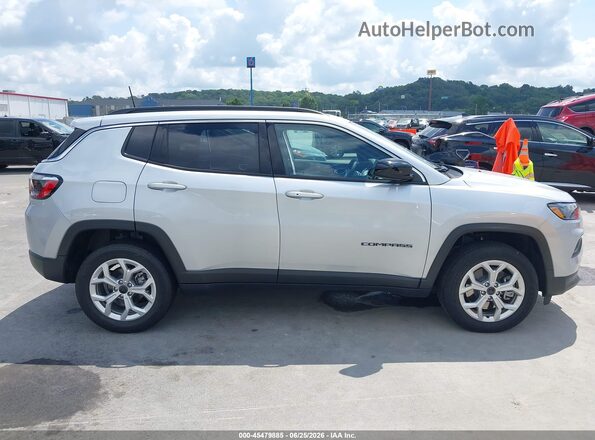 3C4NJDBN0ST598969 2025 JEEP COMPASS Silver Вид задньої частини салону