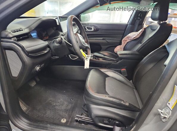 3C4NJDBN2PT516554 2023 JEEP COMPASS Gray Вид салону спереду