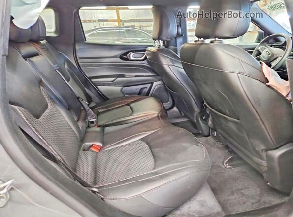 3C4NJDBN2PT516554 2023 JEEP COMPASS Gray Вид задньої частини салону
