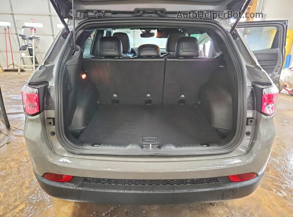 3C4NJDBN2PT516554 2023 JEEP COMPASS Gray Вид ззаду