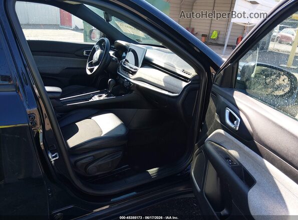 3C4NJDBN2RT604023 2024 JEEP COMPASS Black Front interior view