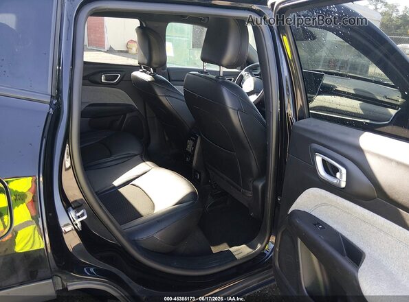 3C4NJDBN2RT604023 2024 JEEP COMPASS Black VIN sticker view