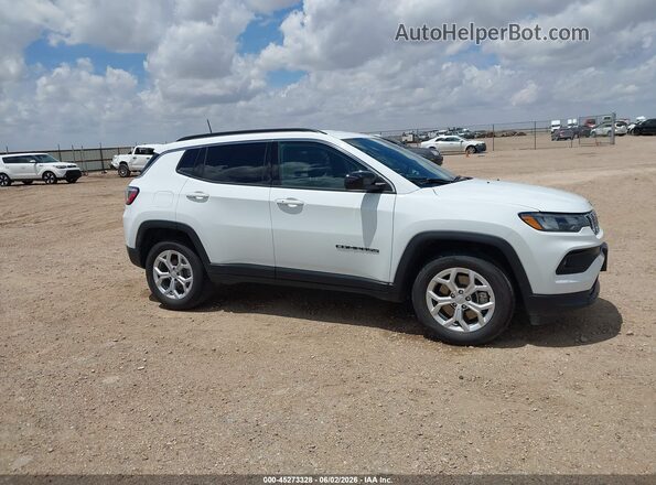 3C4NJDBN3RT138585 2024 JEEP COMPASS White Widok wnętrza z tyłu