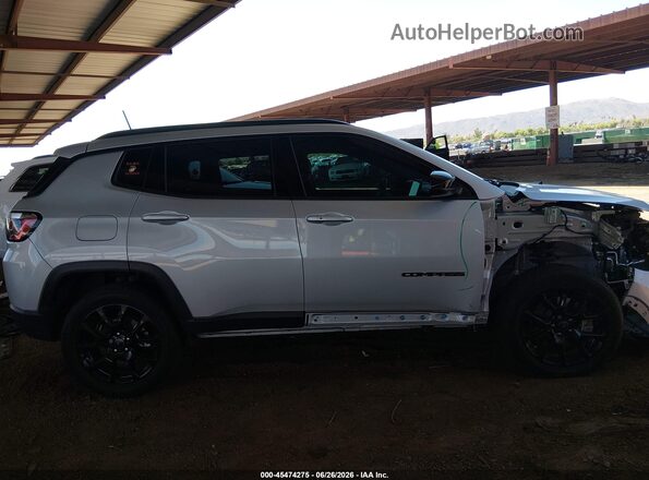 3C4NJDBN3ST585391 2025 JEEP COMPASS Silver Vista interior de 360 grados