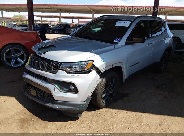 3C4NJDBN3ST585391 2025 JEEP COMPASS Silver Vista tres cuartos delantera izquierda