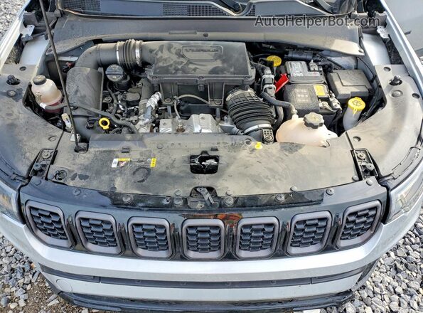 3C4NJDBN4RT144380 2024 JEEP COMPASS Silver Սալոնի հետևի տեսք