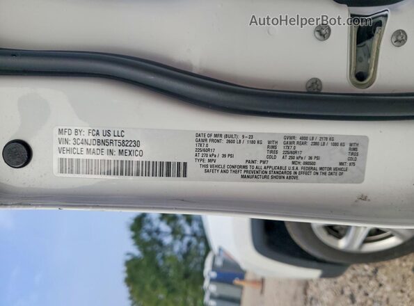 3C4NJDBN5RT582230 2024 JEEP COMPASS White VIN կոդի պիտակի տեսք