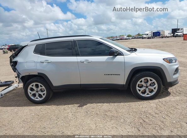3C4NJDBN5ST517173 2025 JEEP COMPASS Silver Vista interior de 360 grados