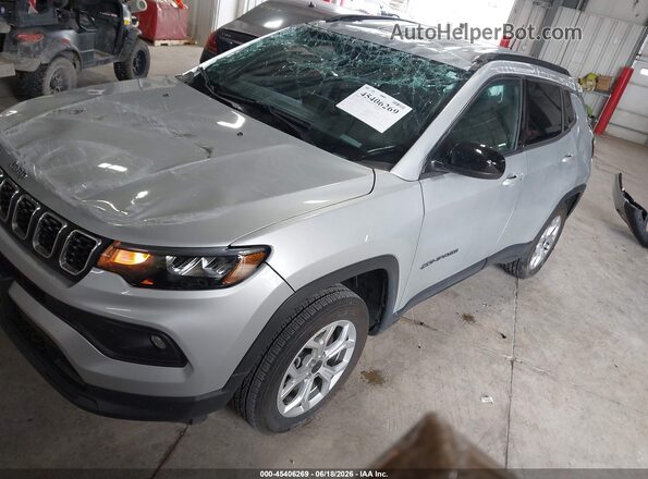 3C4NJDBN5ST553574 2025 JEEP COMPASS Silver Առջևի ձախ երեք քառորդ տեսարան