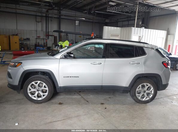 3C4NJDBN5ST553574 2025 JEEP COMPASS Silver Սալոնի հետևի տեսք