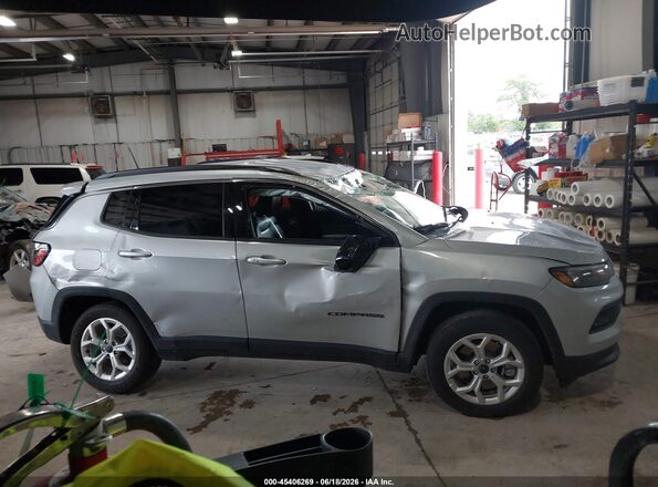3C4NJDBN5ST553574 2025 JEEP COMPASS Silver Սարքավորումների վահանակի տեսք