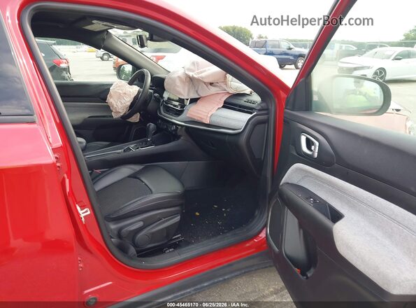 3C4NJDBN7PT548576 2023 JEEP COMPASS Red Front interior view
