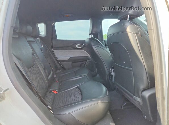 3C4NJDBN8PT544049 2023 JEEP COMPASS White Vista interior trasera