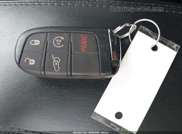 3C4NJDBN9PT563158 2023 JEEP COMPASS Silver Vista del salpicadero