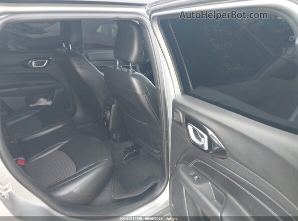 3C4NJDBN9PT563158 2023 JEEP COMPASS Silver Vista de la etiqueta del VIN