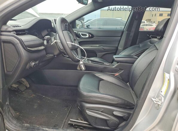 3C4NJDBN9ST517872 2025 JEEP COMPASS Silver Front interior view