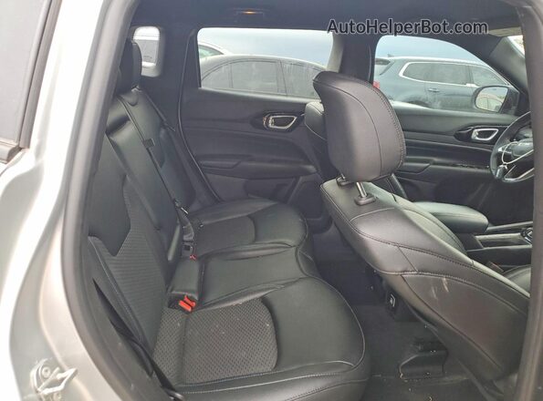 3C4NJDBN9ST517872 2025 JEEP COMPASS Silver Rear interior view