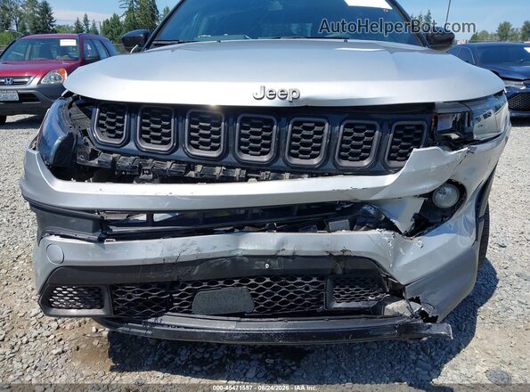 3C4NJDBNXRT156971 2024 JEEP COMPASS Silver Вид спереду