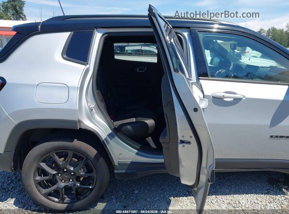 3C4NJDBNXRT156971 2024 JEEP COMPASS Silver Вид наклейки з VIN-кодом