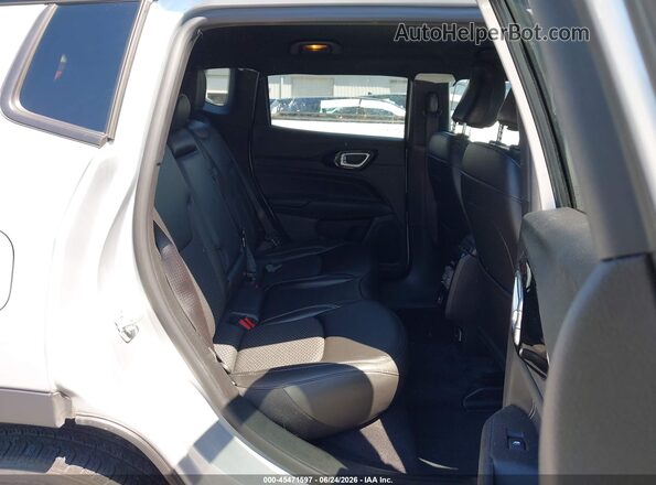 3C4NJDBNXRT156971 2024 JEEP COMPASS Silver 