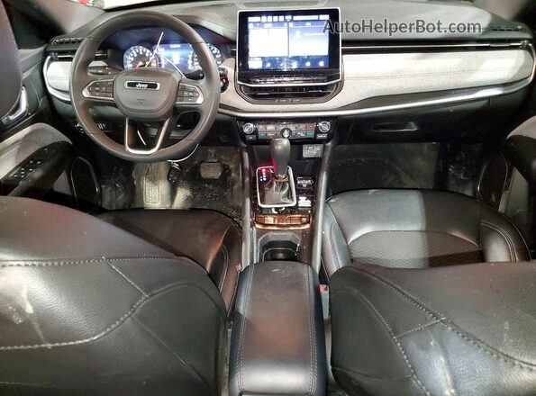 3C4NJDBNXRT593630 2024 JEEP COMPASS Бордовый Вид панели приборов