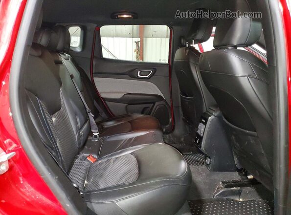 3C4NJDBNXRT593630 2024 JEEP COMPASS Бордовый Вид задней части салона