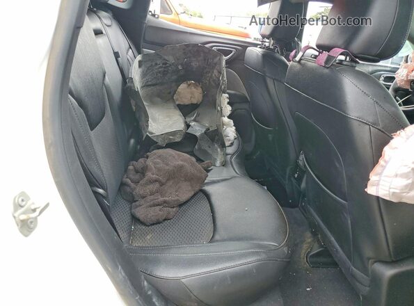 3C4NJDBNXST503012 2025 JEEP COMPASS White Вид задньої частини салону