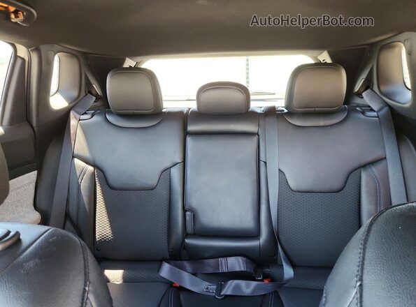 3C4NJDBNXST619150 2025 JEEP COMPASS White Rear seats view