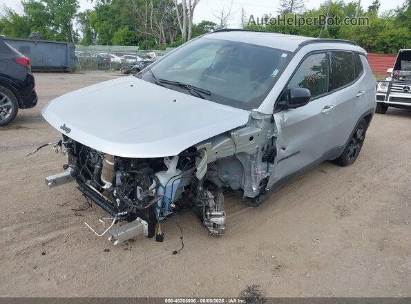 3C4NJDBNXTT163460 2026 JEEP COMPASS Silver წინა მარცხენა ხედი სამი მეოთხედიდან