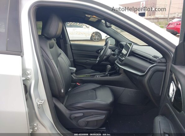3C4NJDBNXTT163460 2026 JEEP COMPASS Silver წინა სალონის ხედი