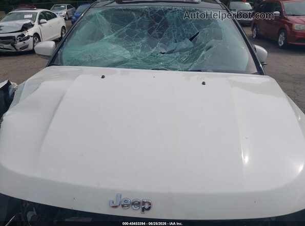 3C4NJDCB0JT245702 2018 JEEP COMPASS White Widok z tyłu
