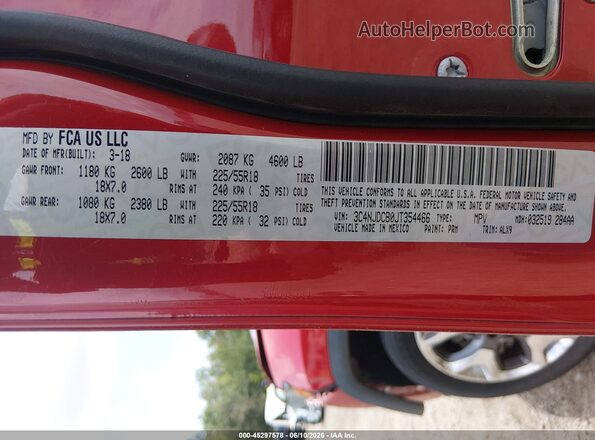 3C4NJDCB0JT354466 2018 JEEP COMPASS Red Widok komory silnika