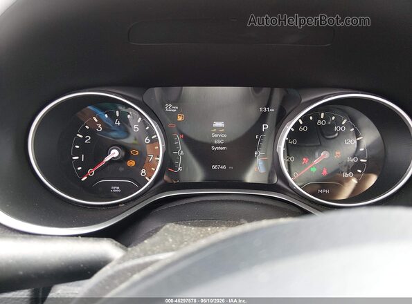 3C4NJDCB0JT354466 2018 JEEP COMPASS Red Widok tylnych siedzeń