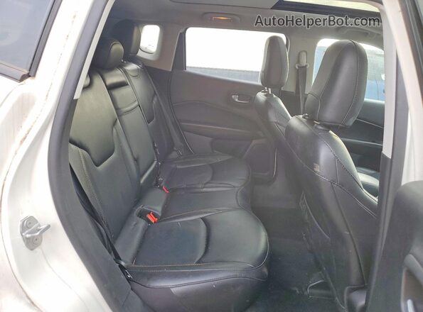 3C4NJDCB0LT142296 2020 JEEP COMPASS White Вид задньої частини салону