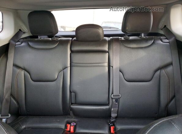 3C4NJDCB0LT142296 2020 JEEP COMPASS White Вид задніх сидінь