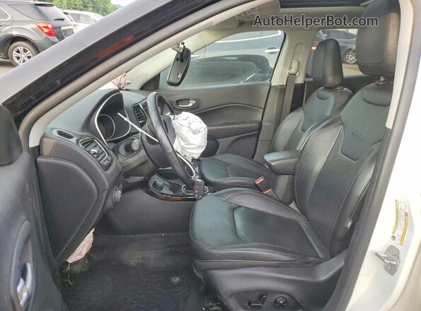 3C4NJDCB0LT142296 2020 JEEP COMPASS White Вид салону спереду