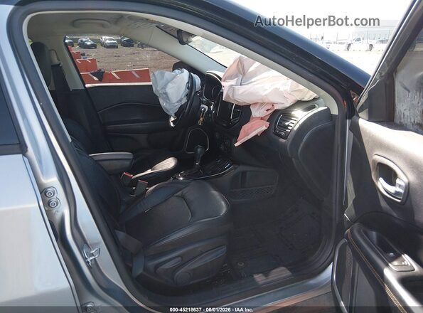 3C4NJDCB0MT578762 2021 JEEP COMPASS Black Front interior view