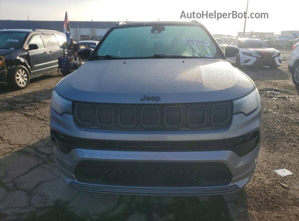 3C4NJDCB0NT235855 2022 JEEP COMPASS Серебряный Вид спереди
