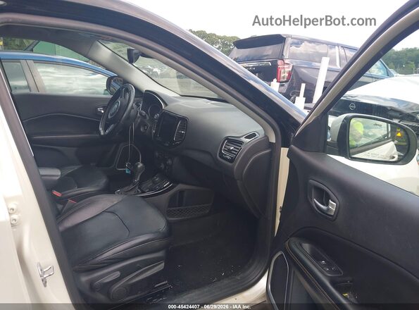 3C4NJDCB1HT633550 2017 JEEP NEW COMPASS White Front interior view