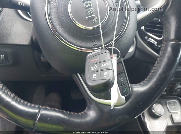 3C4NJDCB1HT633550 2017 JEEP NEW COMPASS White Dashboard view