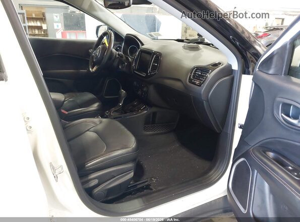 3C4NJDCB1JT209615 2018 JEEP COMPASS White წინა სალონის ხედი