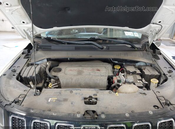 3C4NJDCB1JT209615 2018 JEEP COMPASS White უკანა ხედი