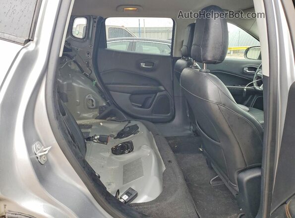 3C4NJDCB1JT265943 2018 JEEP COMPASS Silver Vista interior trasera