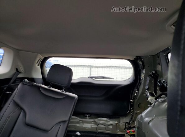 3C4NJDCB1JT265943 2018 JEEP COMPASS Silver Vista de los asientos traseros