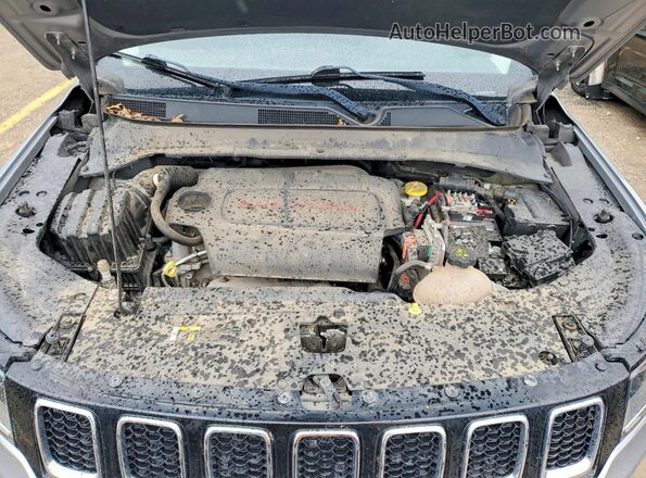 3C4NJDCB1JT265943 2018 JEEP COMPASS Silver Vista del compartimento del motor
