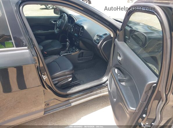 3C4NJDCB1JT340737 2018 JEEP COMPASS Черный Вид салона спереди