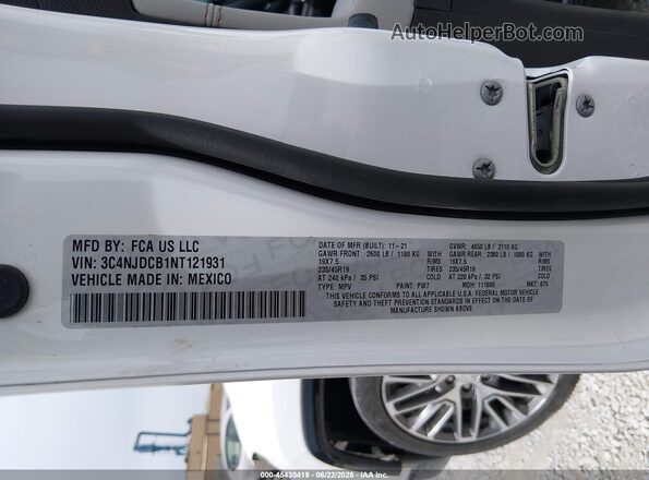 3C4NJDCB1NT121931 2022 JEEP COMPASS White Vista del compartimento del motor