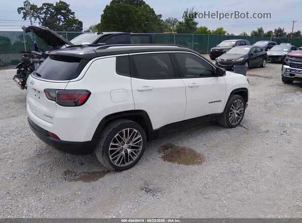 3C4NJDCB1NT121931 2022 JEEP COMPASS White Trasero derecho